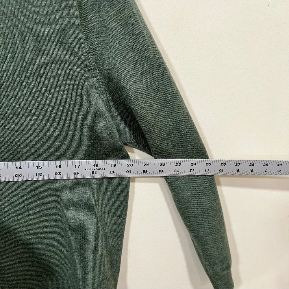 J.Crew Men's 100% Merino Wool V-Neck Sweater Olive Green sz medium EUC
